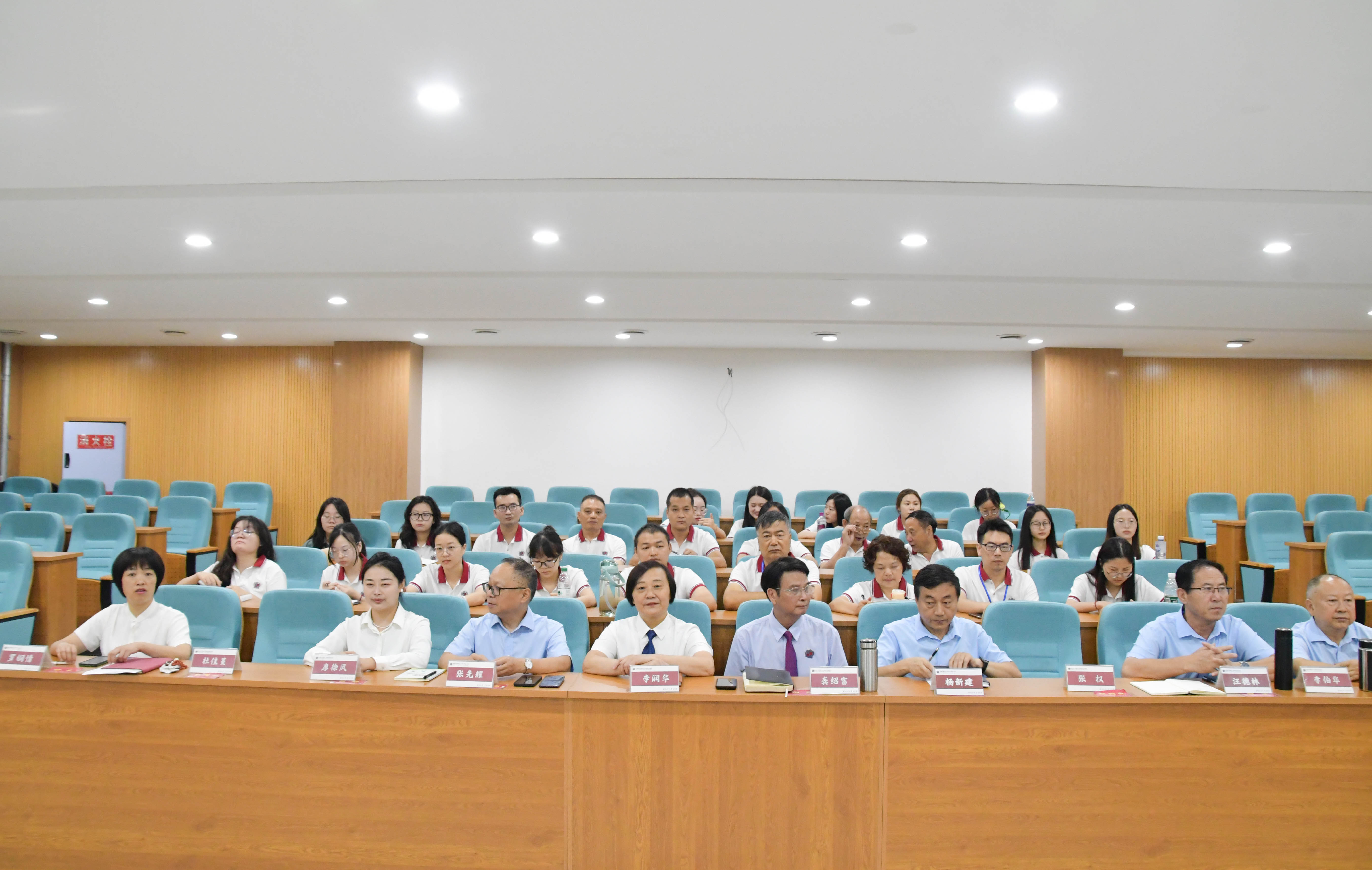 1-240QQ5195A23.jpg