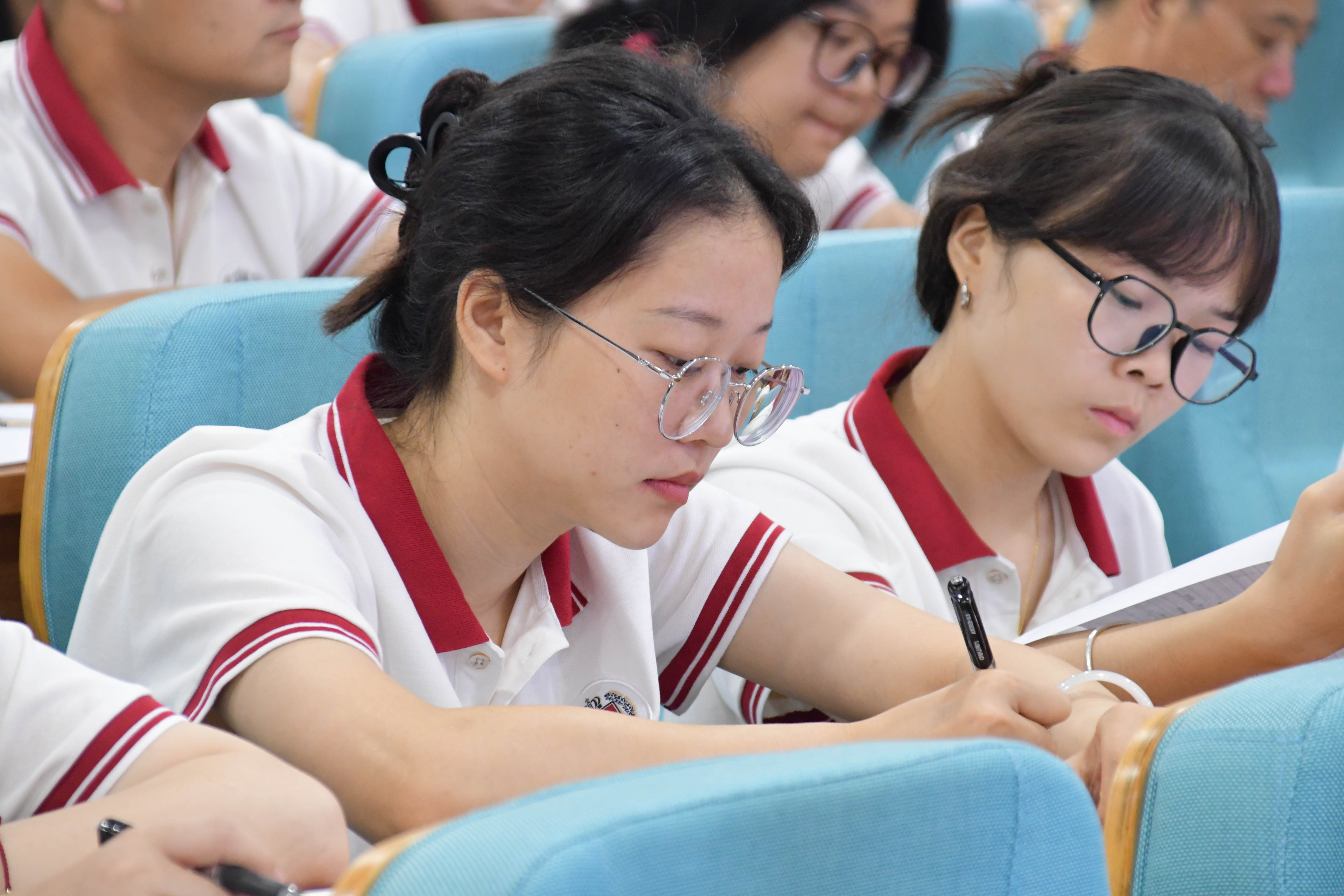 1-240QQ5204W42.jpg