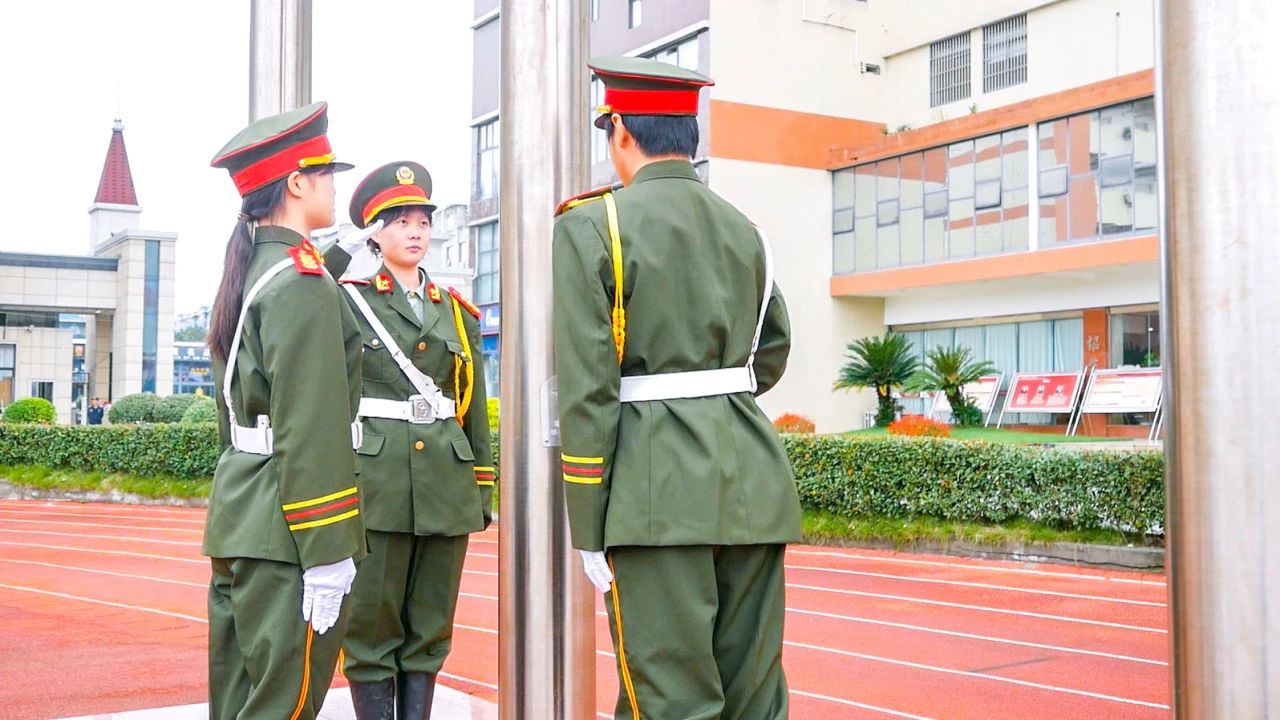 接旗！这是光荣与使命的传递！(图7)