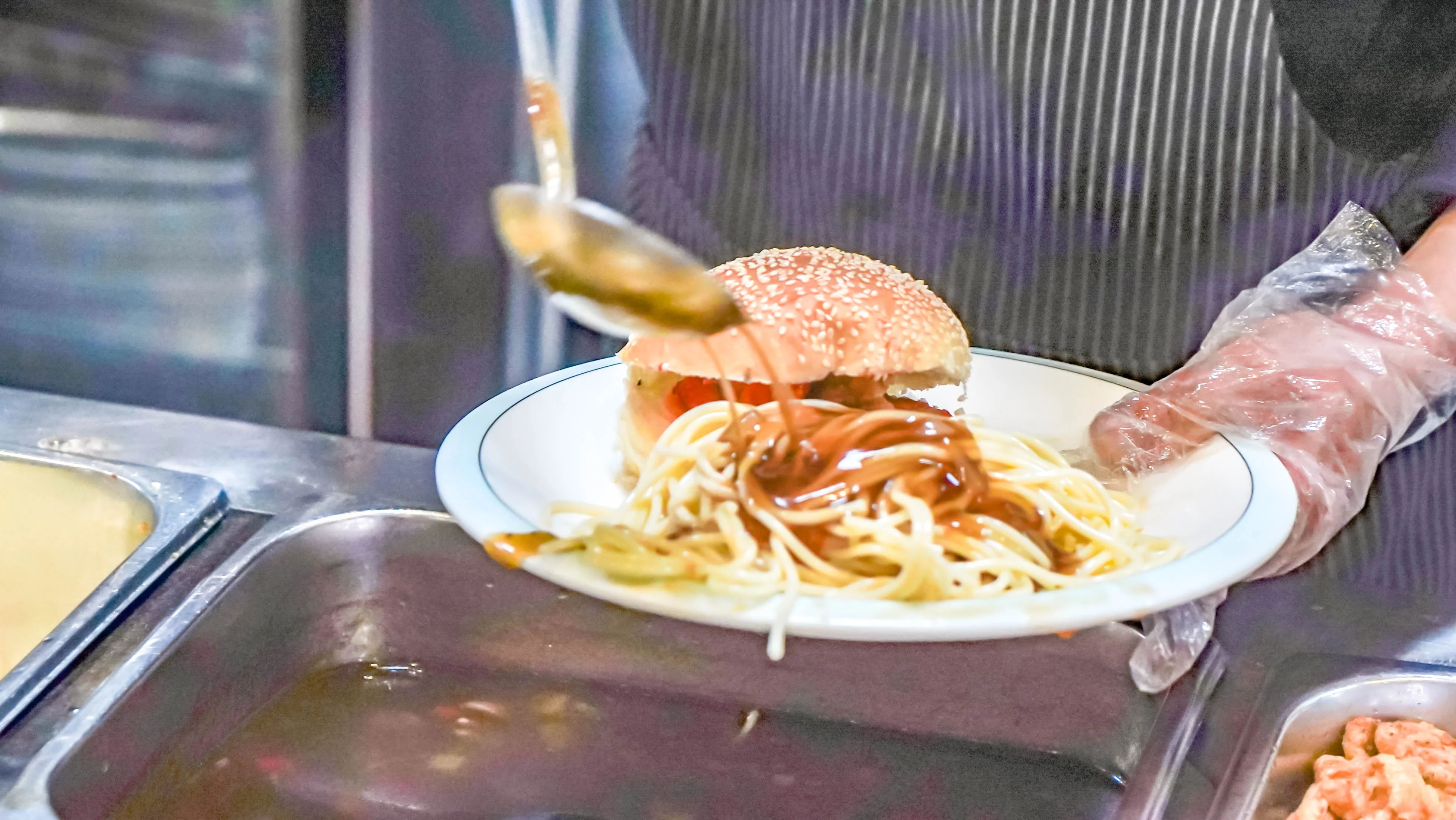 同学们说“想吃西餐”！学校食堂：必须安排！(图16)